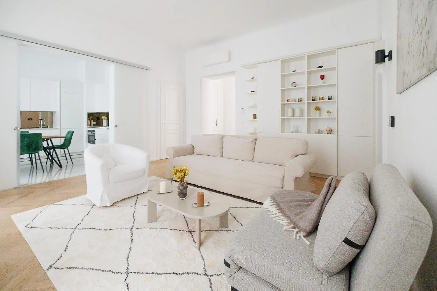 Ultra Spacious 3-Bedroom 3-Bath Steps From Vienna'S Historic Heart Apartment