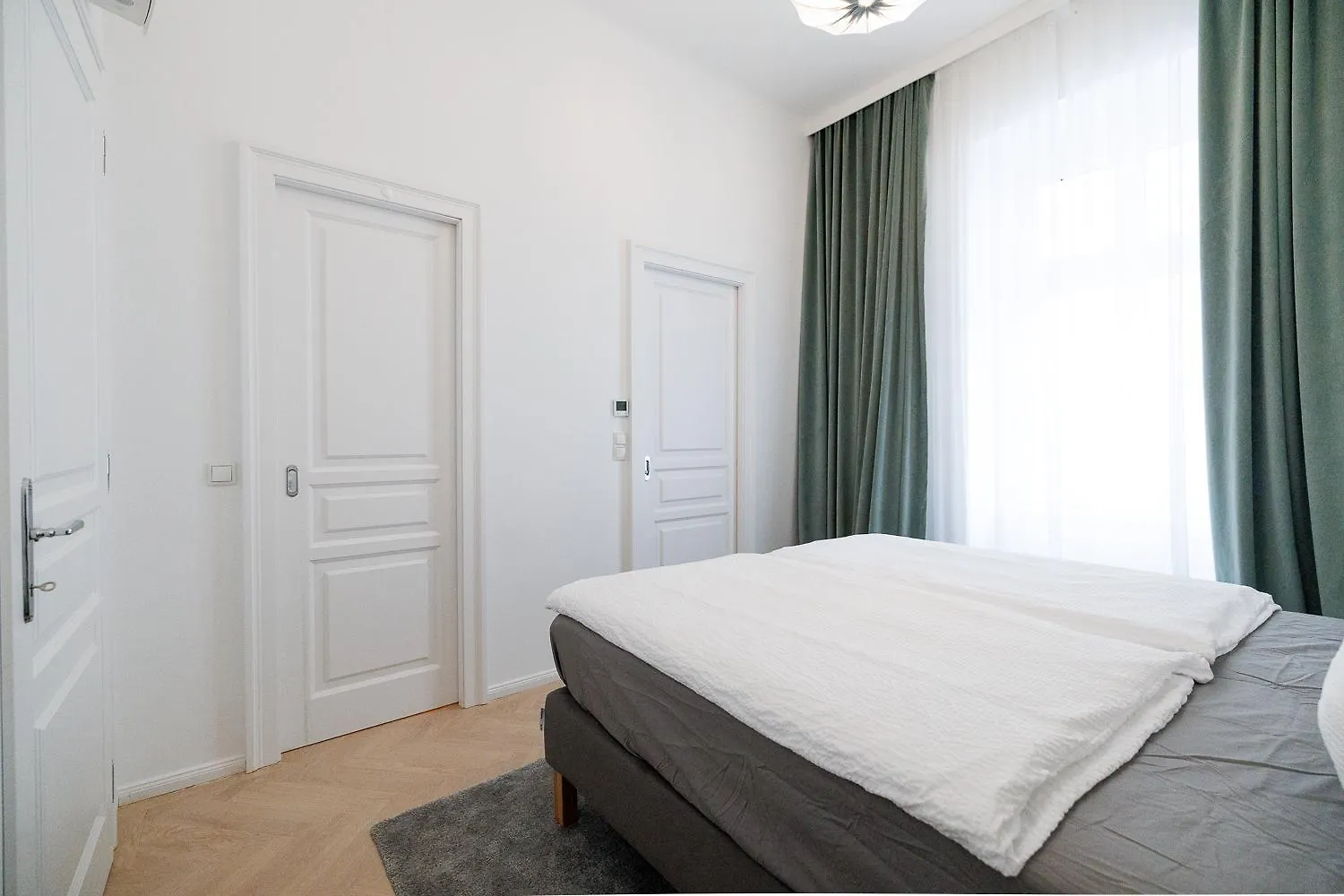 Ultra Spacious 3-Bedroom 3-Bath Steps From Vienna'S Historic Heart