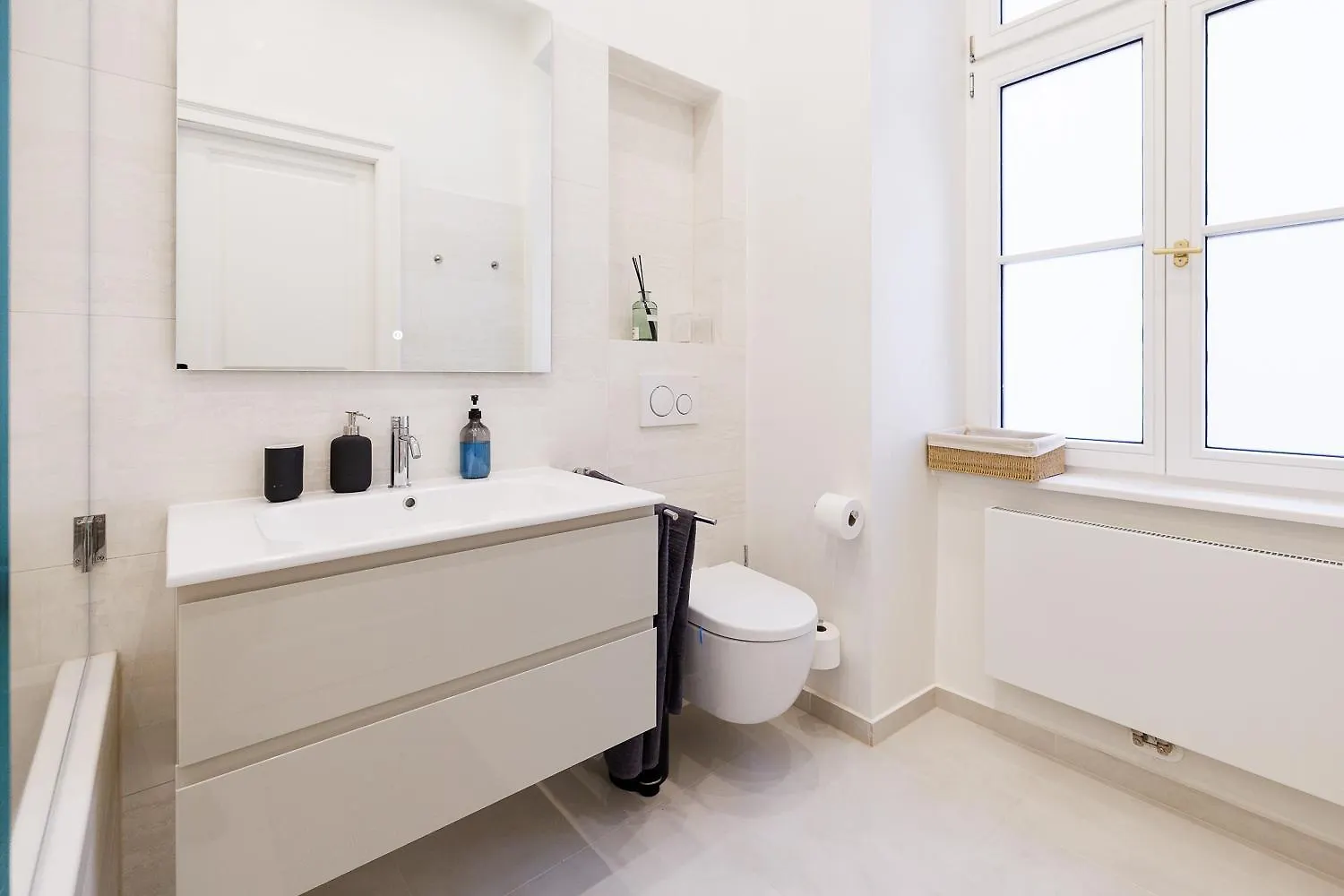 Ultra Spacious 3-Bedroom 3-Bath Steps From Vienna'S Historic Heart 0*,  Rakousko