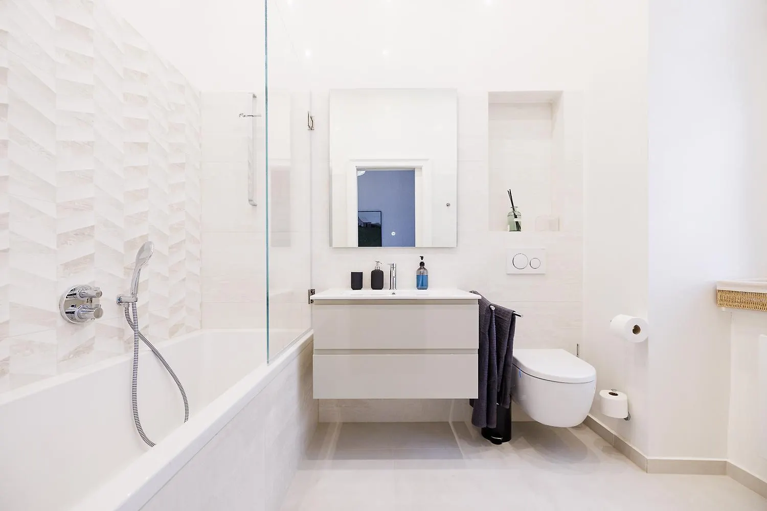 Ultra Spacious 3-Bedroom 3-Bath Steps From Vienna'S Historic Heart 0*,  Rakousko