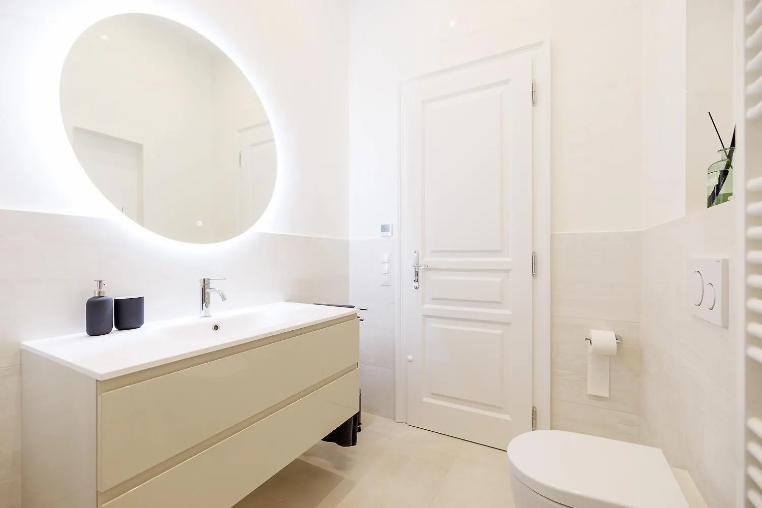 Ultra Spacious 3-Bedroom 3-Bath Steps From Vienna'S Historic Heart Apartmán